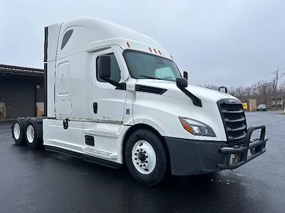 Used 2020 Freightliner Cascadia - photo 1