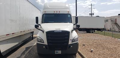 Used 2020 Freightliner Cascadia - photo 2