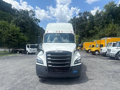 Used 2020 Freightliner Cascadia Detroit DD15AT Semi Truck with Sleeper Cab for sale #373319 - photo 2