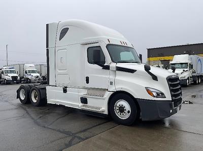 Used 2020 Freightliner Cascadia Detroit DD15AT Semi Truck with Sleeper Cab for sale #373326 - photo 1