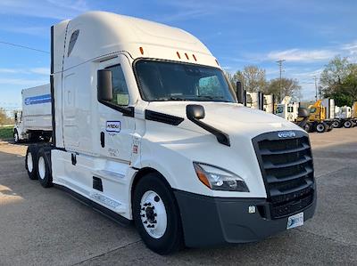 Used 2020 Freightliner Cascadia Detroit DD15AT Semi Truck with Sleeper Cab for sale #373340 - photo 1