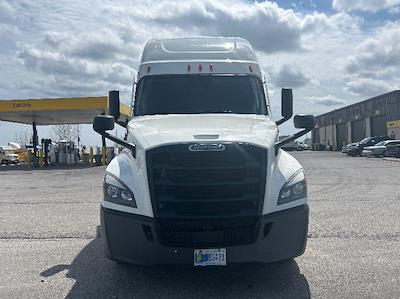 Used 2020 Freightliner Cascadia Detroit DD15AT Semi Truck with Sleeper Cab for sale #373358 - photo 2