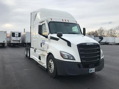 Used 2020 Freightliner Cascadia Detroit DD15AT Semi Truck with Sleeper Cab for sale #373359 - photo 1