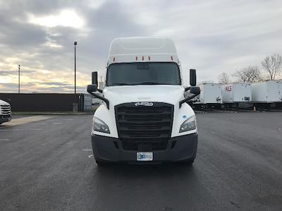 Used 2020 Freightliner Cascadia Detroit DD15AT Semi Truck with Sleeper Cab for sale #373359 - photo 2