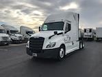 Used 2020 Freightliner Cascadia Detroit DD15AT Semi Truck with Sleeper Cab for sale #373359 - photo 3