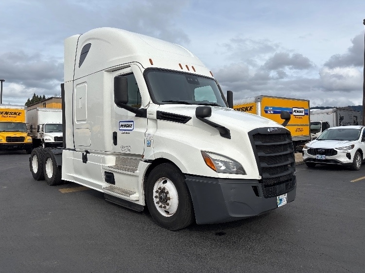 Used 2020 Freightliner Cascadia - photo 1
