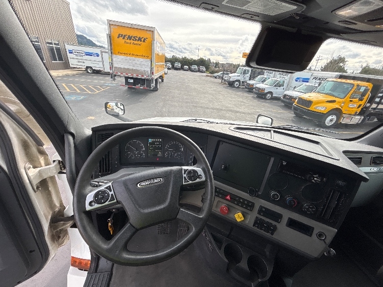 Used 2020 Freightliner Cascadia - photo 13
