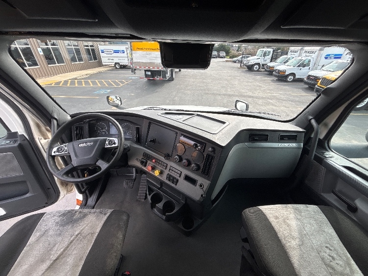 Used 2020 Freightliner Cascadia - photo 14