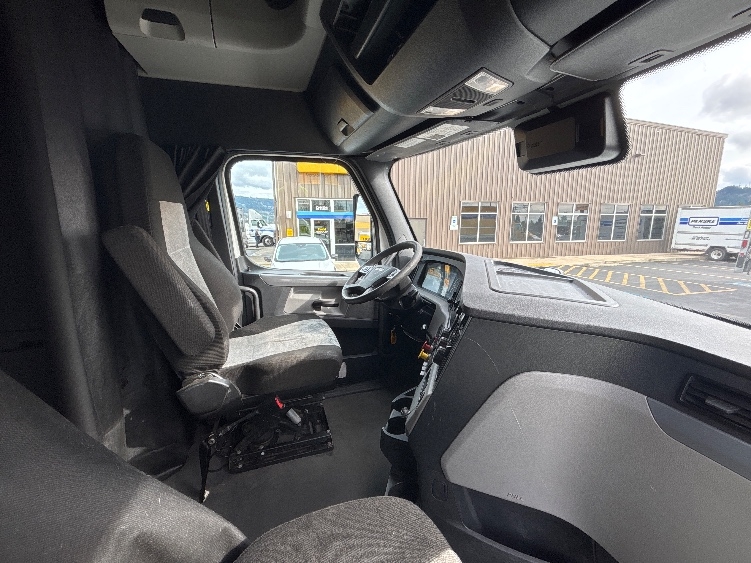 Used 2020 Freightliner Cascadia - photo 17
