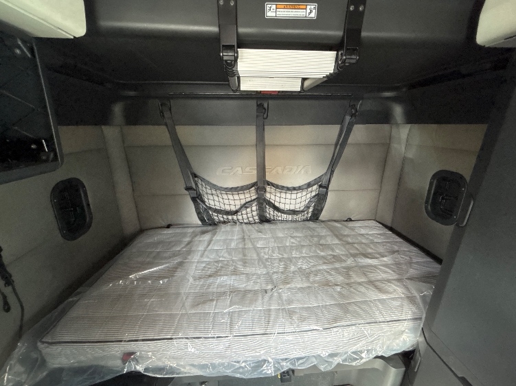 Used 2020 Freightliner Cascadia - photo 19