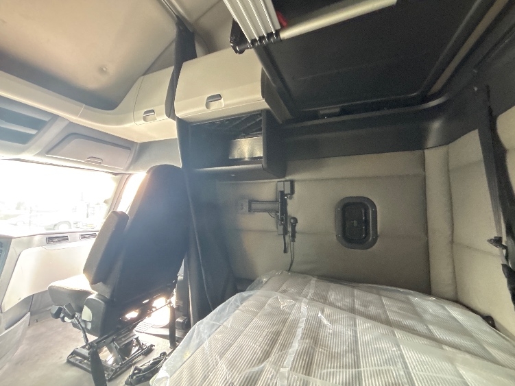 Used 2020 Freightliner Cascadia - photo 21