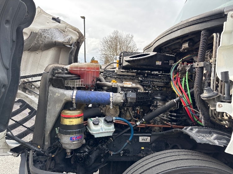 Used 2020 Freightliner Cascadia - photo 23