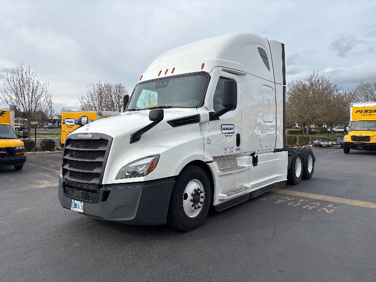 Used 2020 Freightliner Cascadia - photo 5