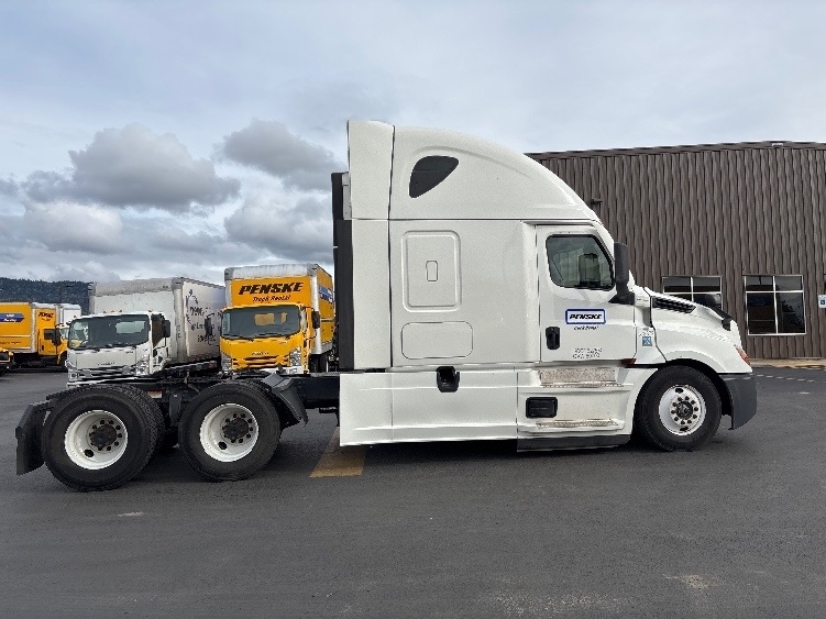 Used 2020 Freightliner Cascadia - photo 10