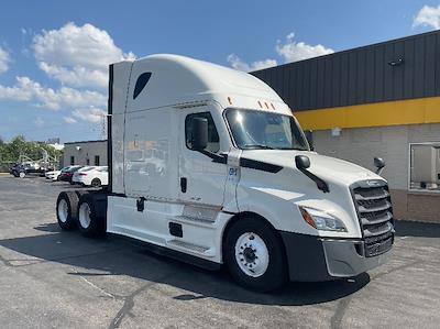 Used 2020 Freightliner Cascadia Detroit DD15AT Semi Truck with Sleeper Cab for sale #373374 - photo 1