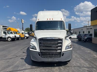 Used 2020 Freightliner Cascadia Detroit DD15AT Semi Truck with Sleeper Cab for sale #373374 - photo 2