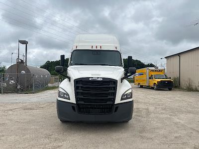 Used 2020 Freightliner Cascadia Detroit DD15AT Semi Truck with Sleeper Cab for sale #373378 - photo 2