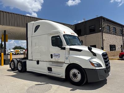 Used 2020 Freightliner Cascadia Detroit DD15AT Semi Truck with Sleeper Cab for sale #373379 - photo 1
