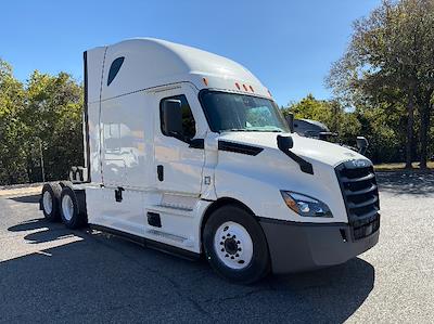 Used 2020 Freightliner Cascadia Detroit DD15AT Semi Truck with Sleeper Cab for sale #373381 - photo 1