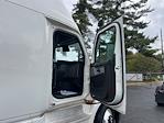 Used 2020 Freightliner Cascadia Detroit DD15AT Semi Truck with Sleeper Cab for sale #373386 - photo 13