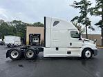 Used 2020 Freightliner Cascadia Detroit DD15AT Semi Truck with Sleeper Cab for sale #373386 - photo 8