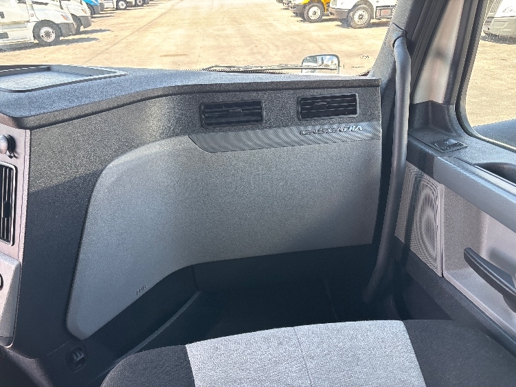 Used 2020 Freightliner Cascadia - photo 16