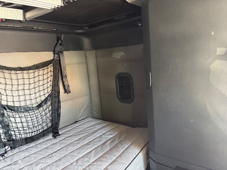 Used 2020 Freightliner Cascadia - photo 20