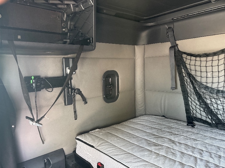 Used 2020 Freightliner Cascadia - photo 21