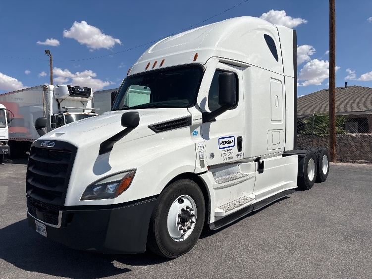 Used 2020 Freightliner Cascadia - photo 5