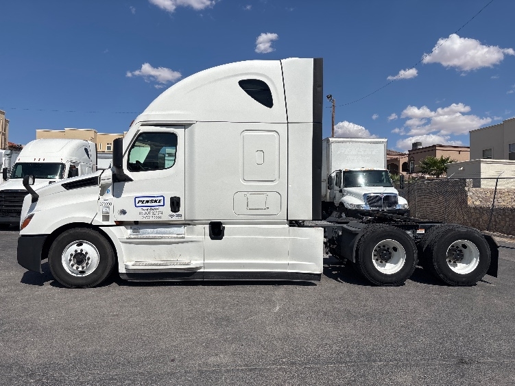 Used 2020 Freightliner Cascadia - photo 6