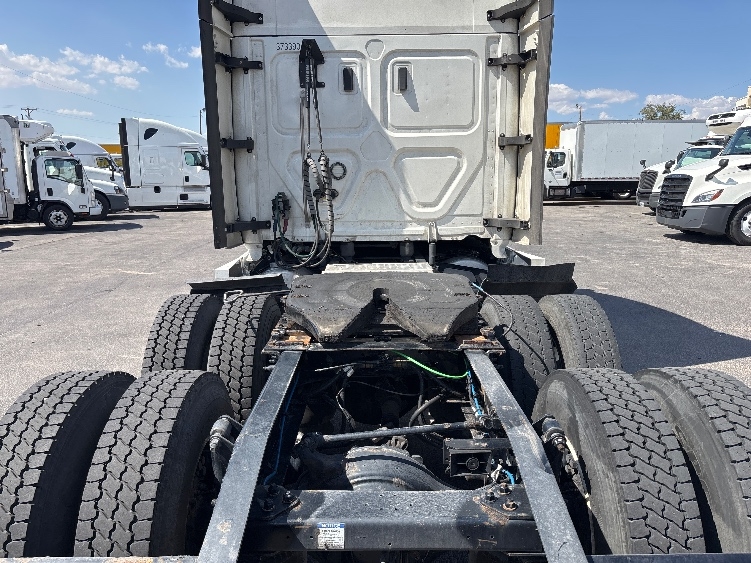 Used 2020 Freightliner Cascadia - photo 8