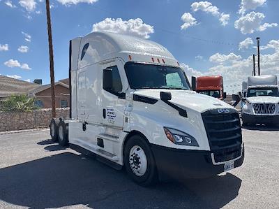 Used 2020 Freightliner Cascadia Detroit DD15AT Semi Truck with Sleeper Cab for sale #373390 - photo 1