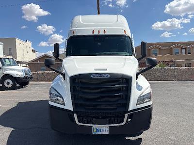 Used 2020 Freightliner Cascadia Detroit DD15AT Semi Truck with Sleeper Cab for sale #373390 - photo 2
