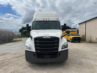 Used 2020 Freightliner Cascadia Detroit DD15AT Semi Truck with Sleeper Cab for sale #373399 - photo 2