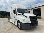 Used 2020 Freightliner Cascadia Detroit DD15AT Semi Truck with Sleeper Cab for sale #373399 - photo 1