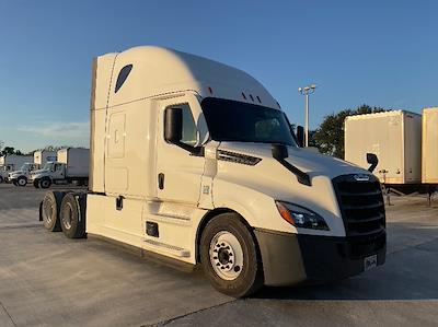 Used 2020 Freightliner Cascadia Detroit DD15AT Semi Truck with Sleeper Cab for sale #373436 - photo 1