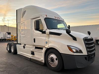 Used 2020 Freightliner Cascadia Detroit DD15AT Semi Truck with Sleeper Cab for sale #373440 - photo 1