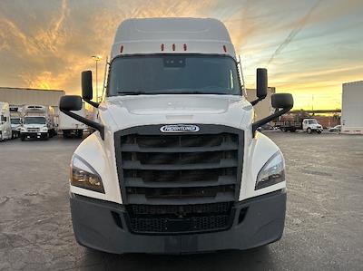Used 2020 Freightliner Cascadia Detroit DD15AT Semi Truck with Sleeper Cab for sale #373440 - photo 2