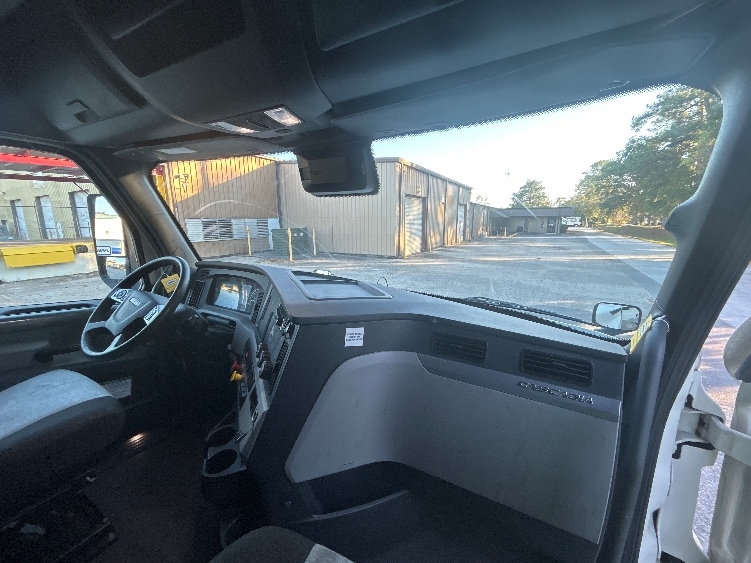 Used 2020 Freightliner Cascadia - photo 16