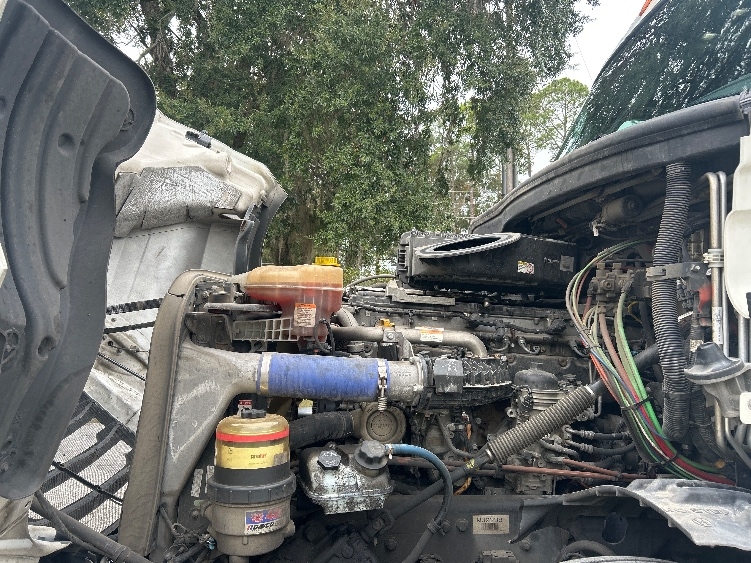 Used 2020 Freightliner Cascadia - photo 23