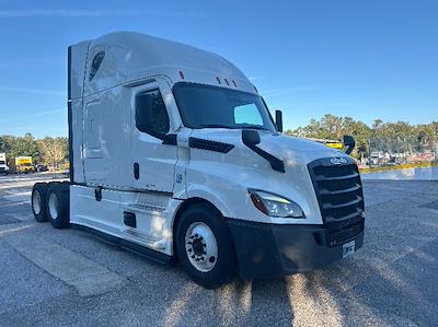 Used 2020 Freightliner Cascadia Detroit DD15AT Semi Truck with Sleeper Cab for sale #373442 - photo 1