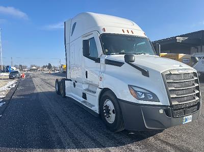 Used 2020 Freightliner Cascadia Detroit DD15AT Semi Truck with Sleeper Cab for sale #373454 - photo 1