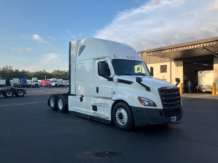 Used 2020 Freightliner Cascadia - photo 1