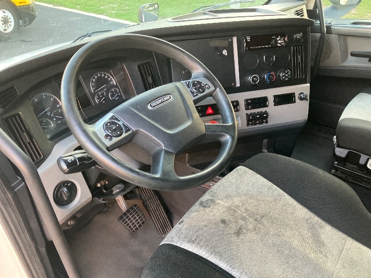 Used 2020 Freightliner Cascadia - photo 12