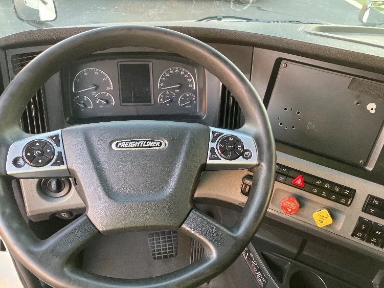 Used 2020 Freightliner Cascadia - photo 13