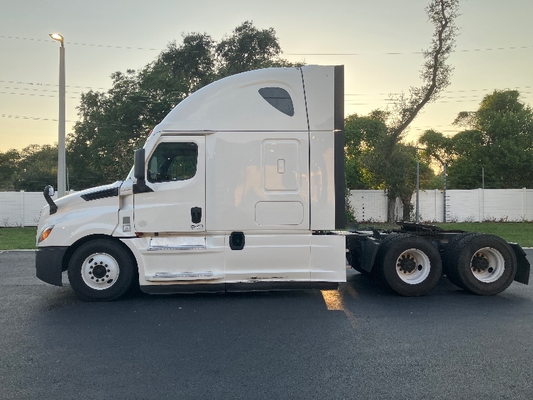 Used 2020 Freightliner Cascadia - photo 6