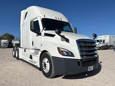Used 2020 Freightliner Cascadia Detroit DD15AT Semi Truck with Sleeper Cab for sale #373468 - photo 1