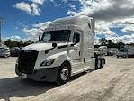 Used 2020 Freightliner Cascadia Detroit DD15AT Semi Truck with Sleeper Cab for sale #373474 - photo 3