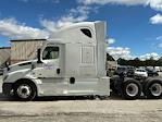 Used 2020 Freightliner Cascadia Detroit DD15AT Semi Truck with Sleeper Cab for sale #373474 - photo 4
