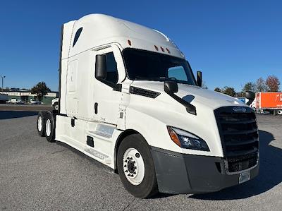 Used 2020 Freightliner Cascadia Detroit DD15AT Semi Truck with Sleeper Cab for sale #373479 - photo 1